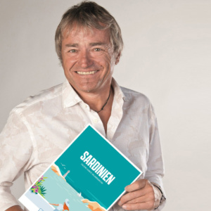Andreas Kröll mit Sardinien Katalog Andreas Kröll mit Sardinien Katalog