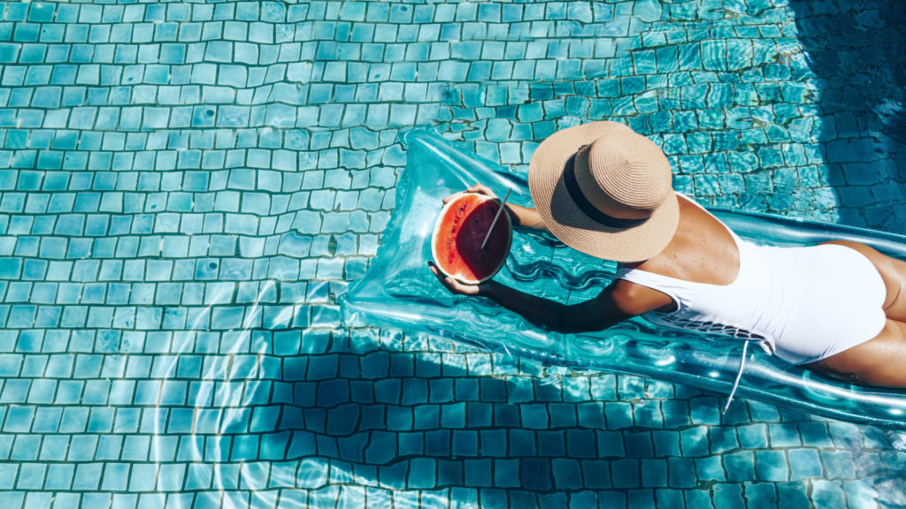 Pool shutterstock_387610156