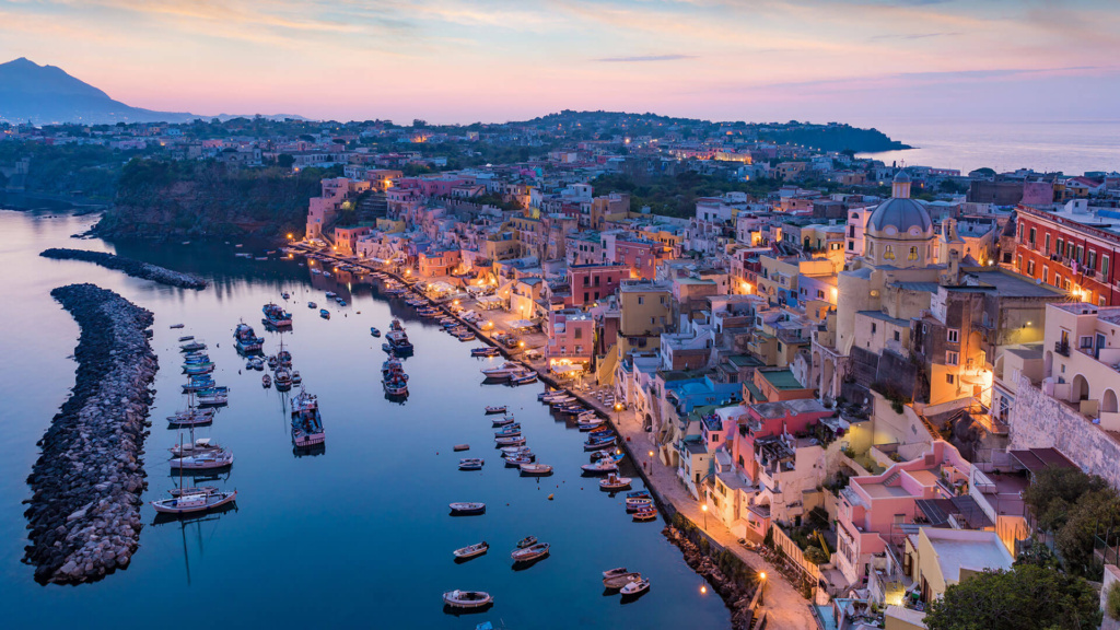 Ischia Porto & Ischia Stadt am Abend