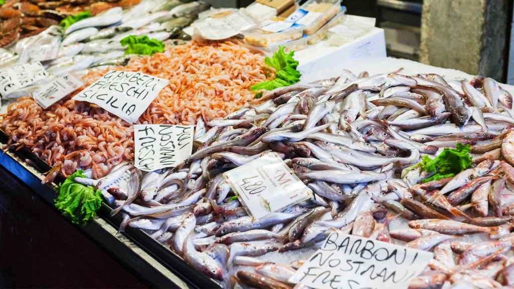 frischer Fisch am Markt auf Sardinien 