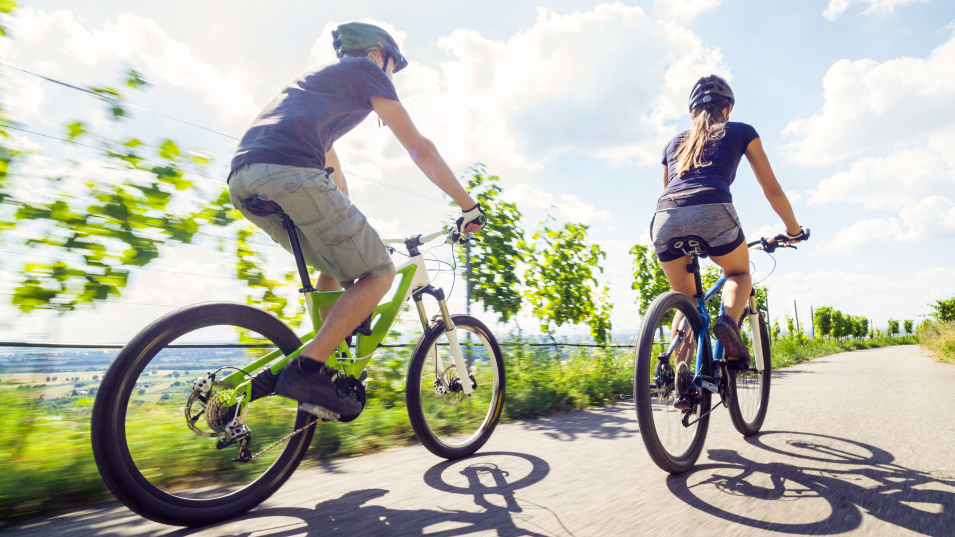 Fahrradfahrer_shutterstock_572688508