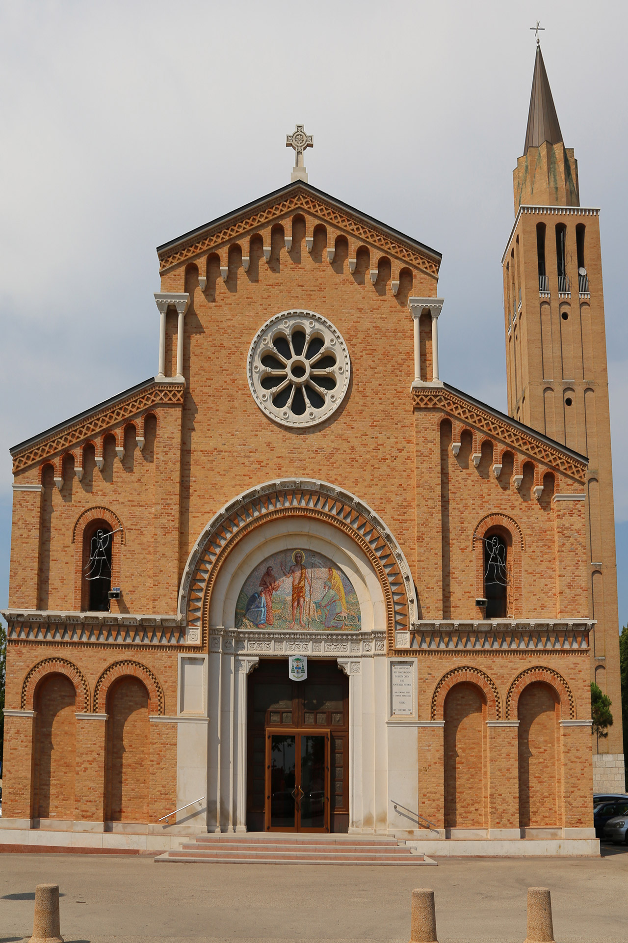 Chiesa di San Giovanni Battista auf der Piazza Giacomo Matteotti in Jesolo
