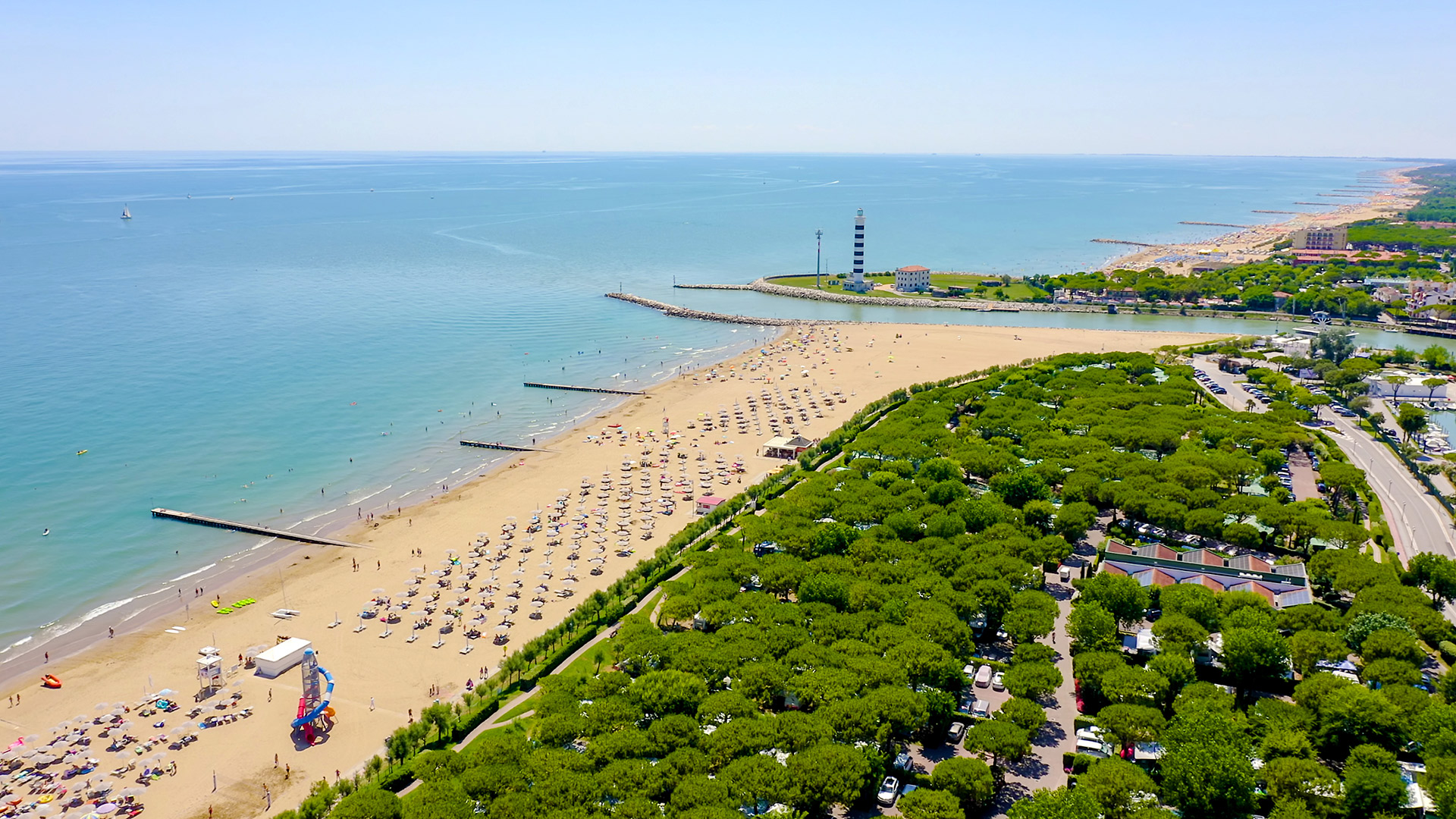 Spiaggia di Jesolo: Kilometerlanger, goldgelber Strand in Jesolo